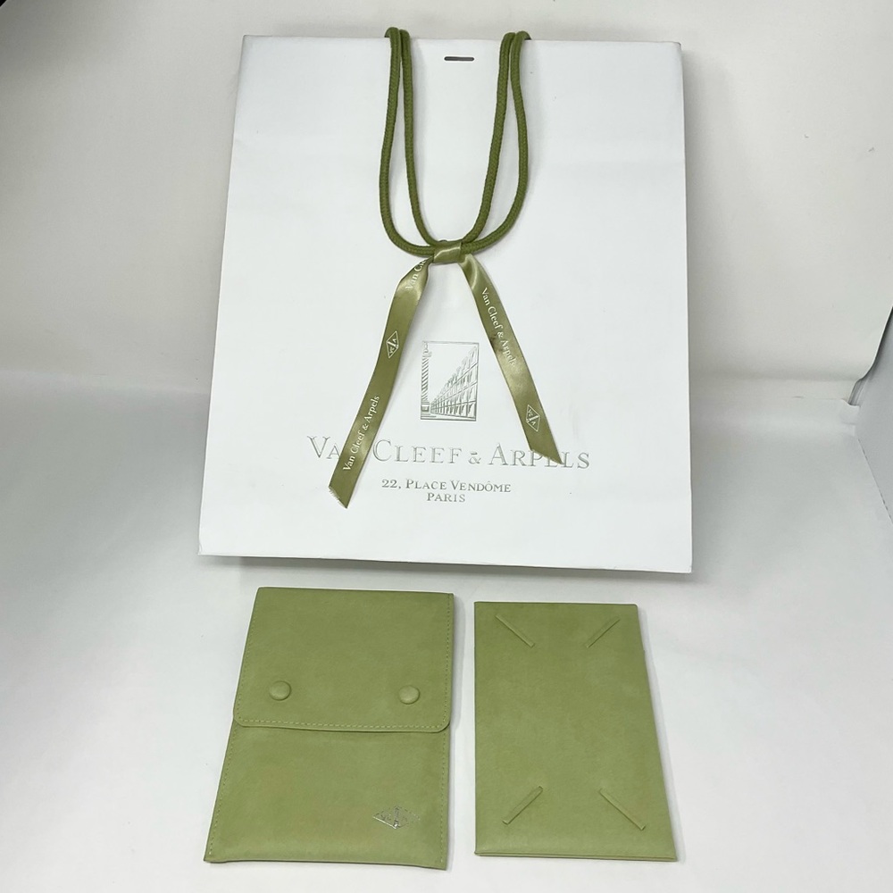 🔥NEW Van Cleef & Arpels pouch 7.5”x 5”, bag & ribbon.100% AUTHENTIC